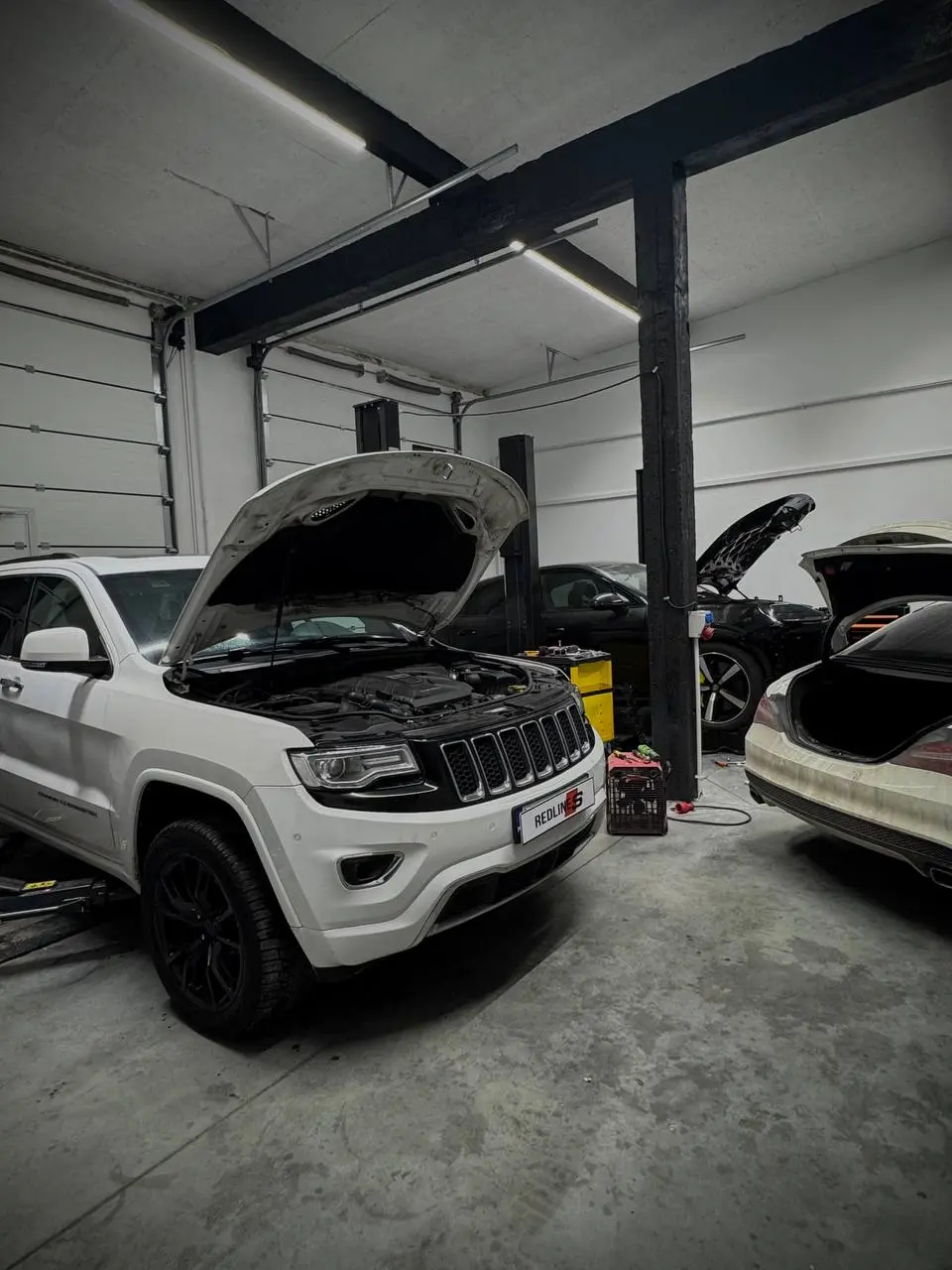 Jeep Grand Cherokee під час ТО в Redlines