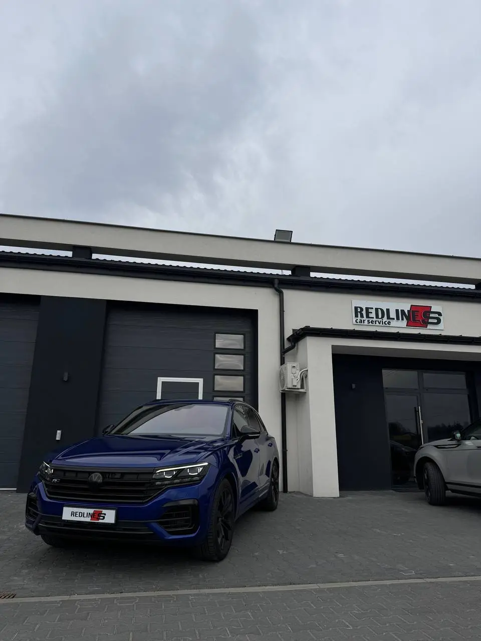 VW Touareg R outside the Redlines hall